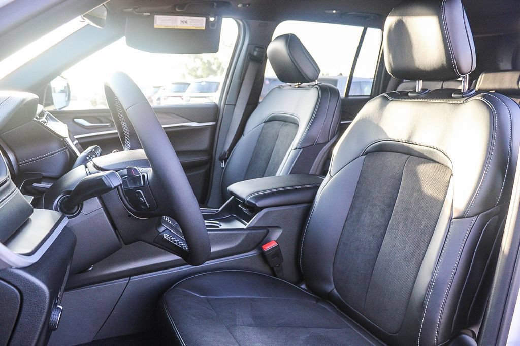 New 2026 Jeep Grand Cherokee Altitude AWD/4WD image 18