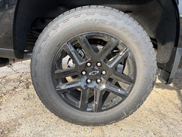 New 2026 Chevrolet Silverado 1500 Custom w/ Turbomax Blackout Package AWD/4WD image 9