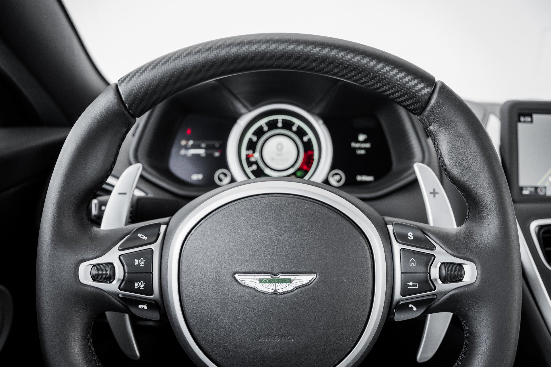 Used 2023 Aston Martin DB11 Coupe image 8