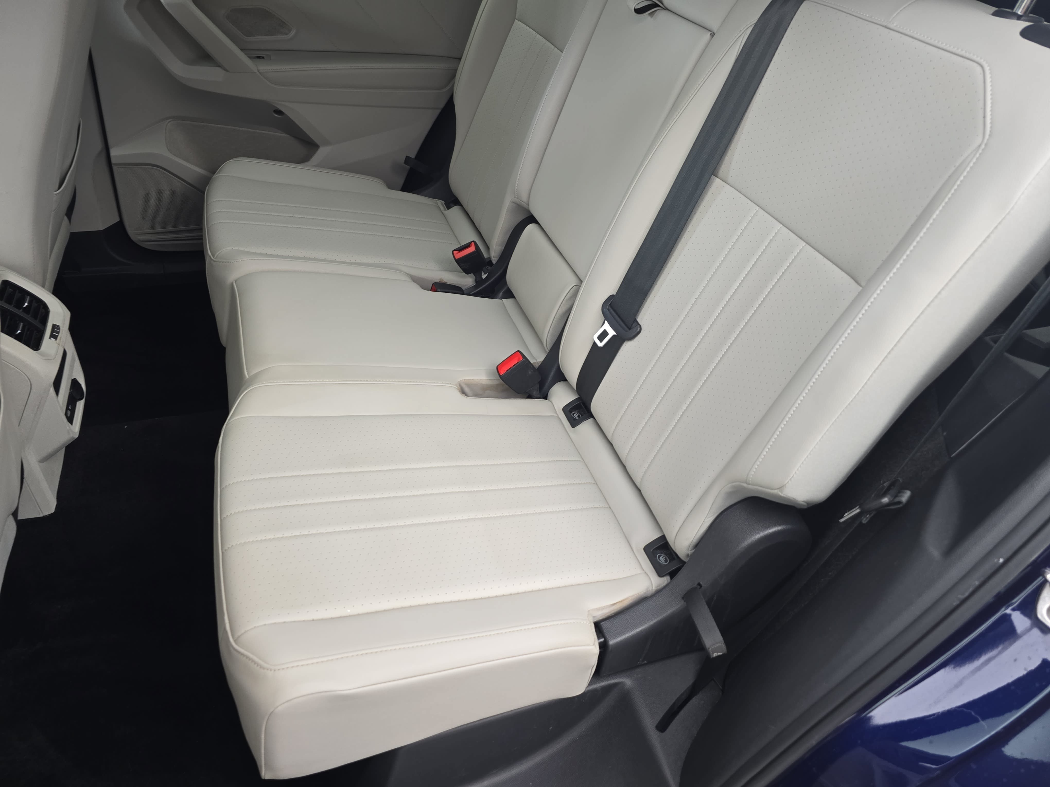 Used 2023 Volkswagen Tiguan SE w/ Panoramic Sunroof Package FWD image 14