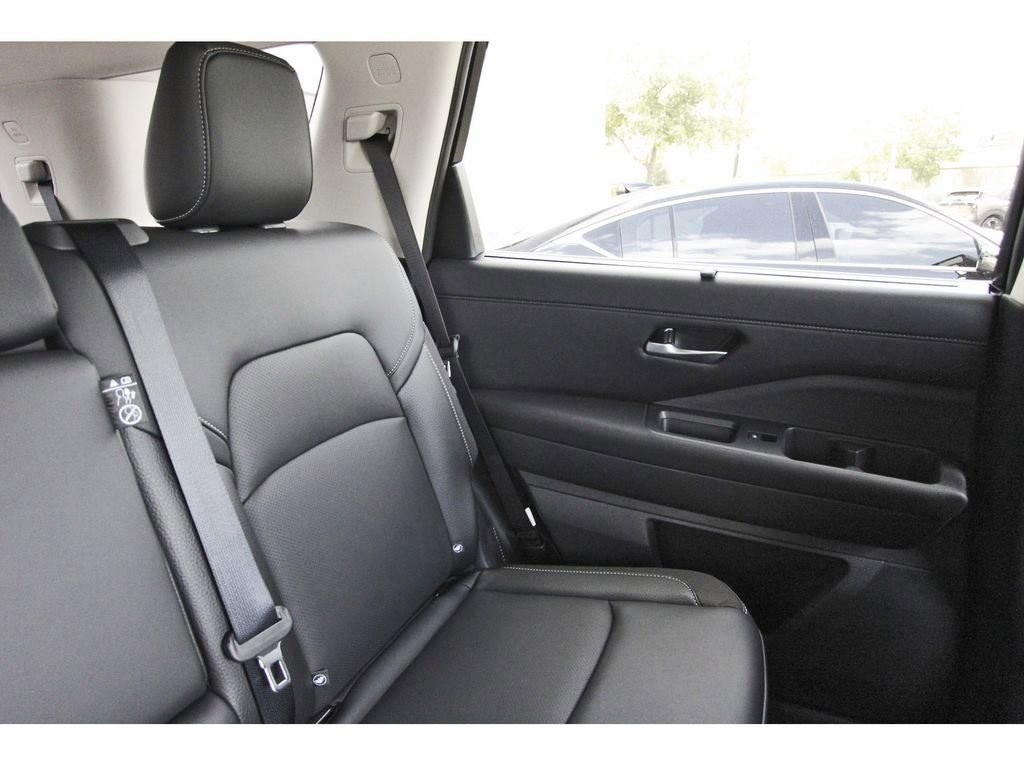 New 2026 Nissan Pathfinder SL w/ SL Premium Package (P04) FWD image 10