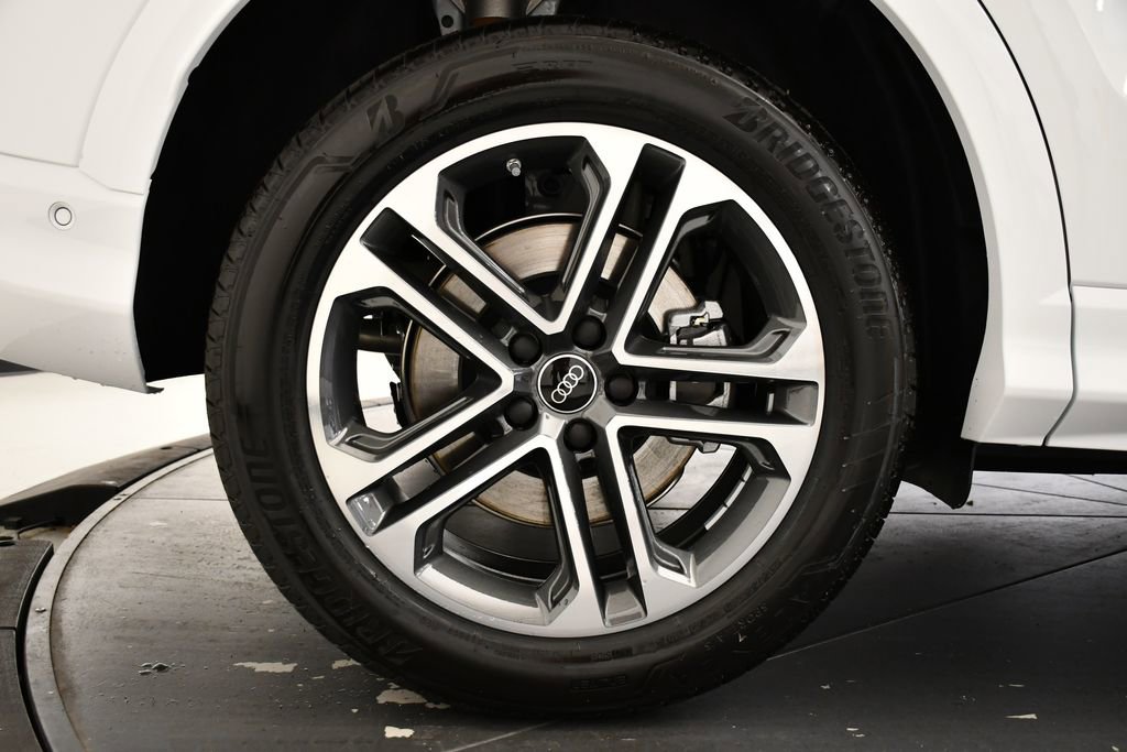 Used 2025 Audi Q5 Premium w/ Convenience Package image 15