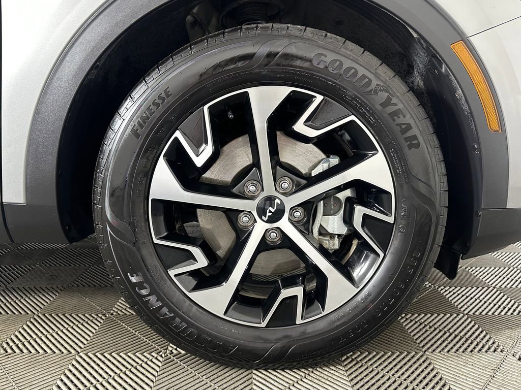Used 2025 Kia Sportage EX w/ Premium Package image 32