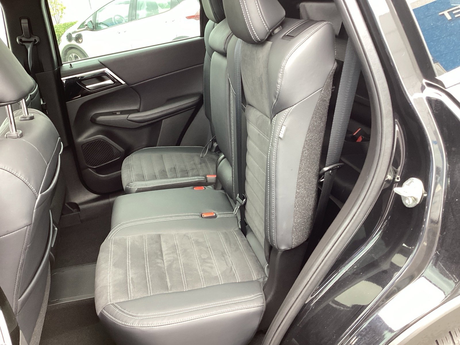 Used 2023 Mitsubishi Outlander SE image 14