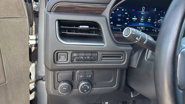 Used 2024 Chevrolet Suburban LT RWD image 21