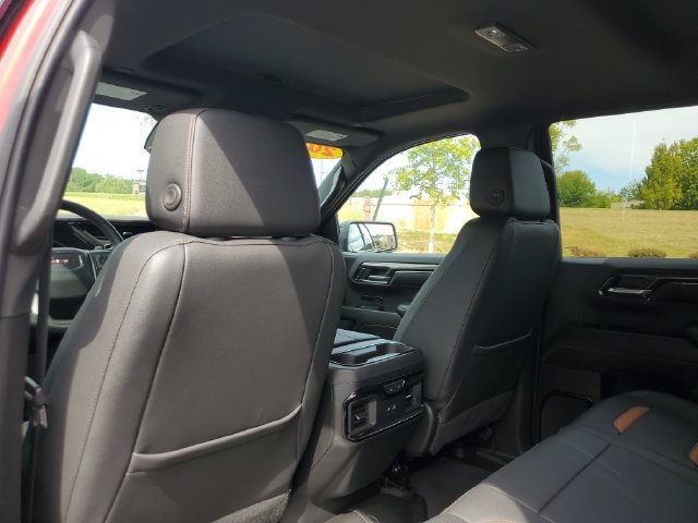 Used 2023 GMC Sierra 1500 AT4 w/ AT4 Premium Package AWD/4WD image 17