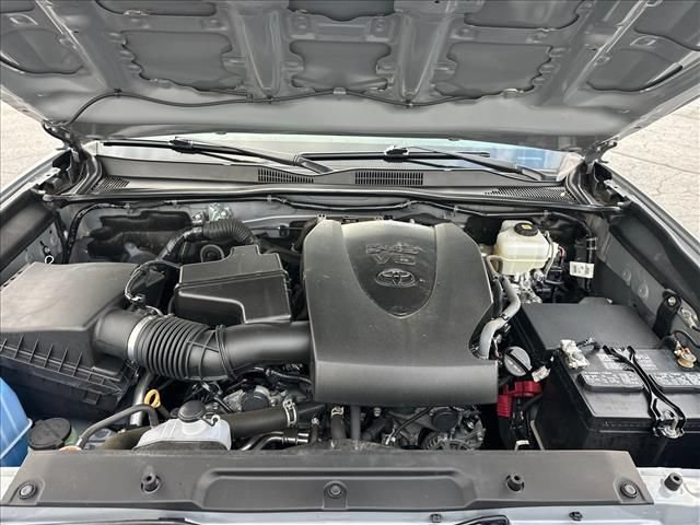Used 2021 Toyota Tacoma TRD Off-Road AWD/4WD image 32