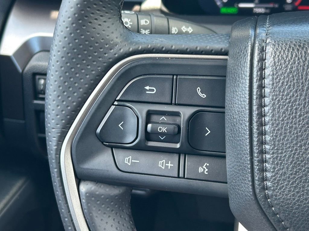 Used 2025 Toyota 4Runner TRD Off-Road AWD/4WD image 40