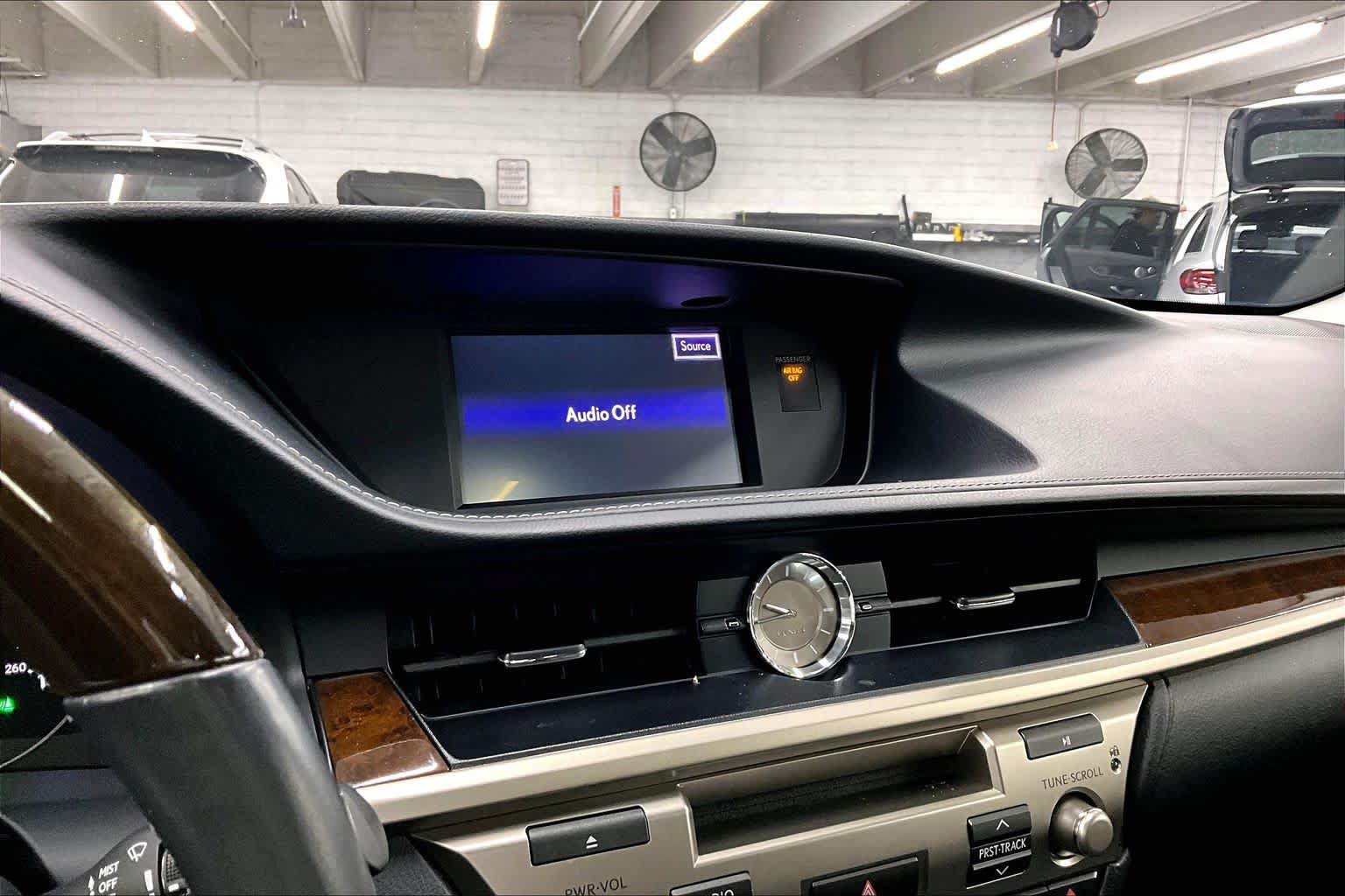 Used 2014 Lexus ES 350 w/ Premium Package FWD image 34