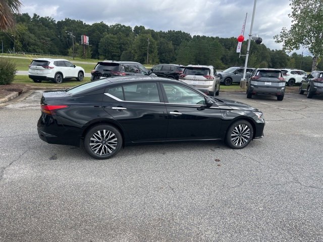 Used 2025 Nissan Altima 2.5 SV w/ SV Premium Package image 13