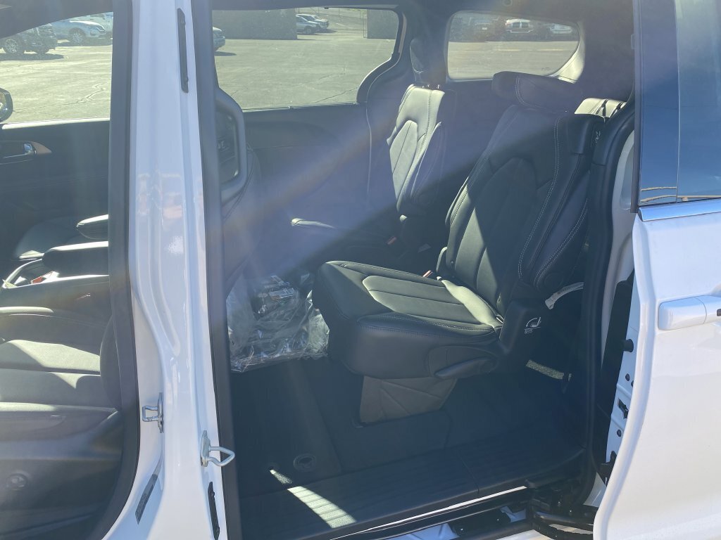 New 2026 Chrysler Voyager LX FWD image 16