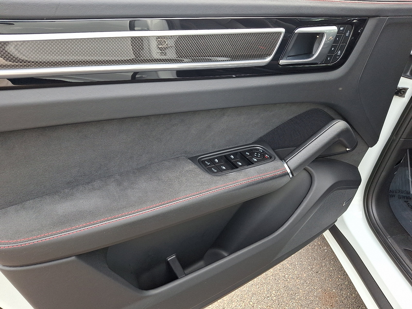 Used 2022 Porsche Cayenne GTS AWD/4WD image 12