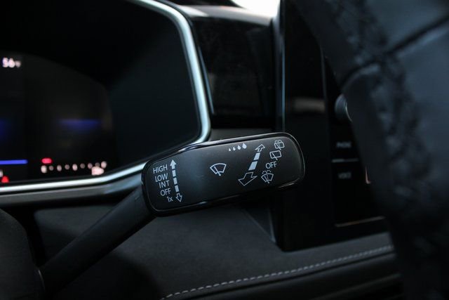 New 2025 Volkswagen Taos SE image 14