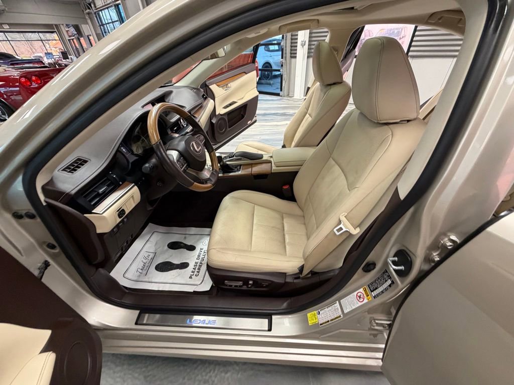 Used 2017 Lexus ES 300h w/ Luxury Package image 58