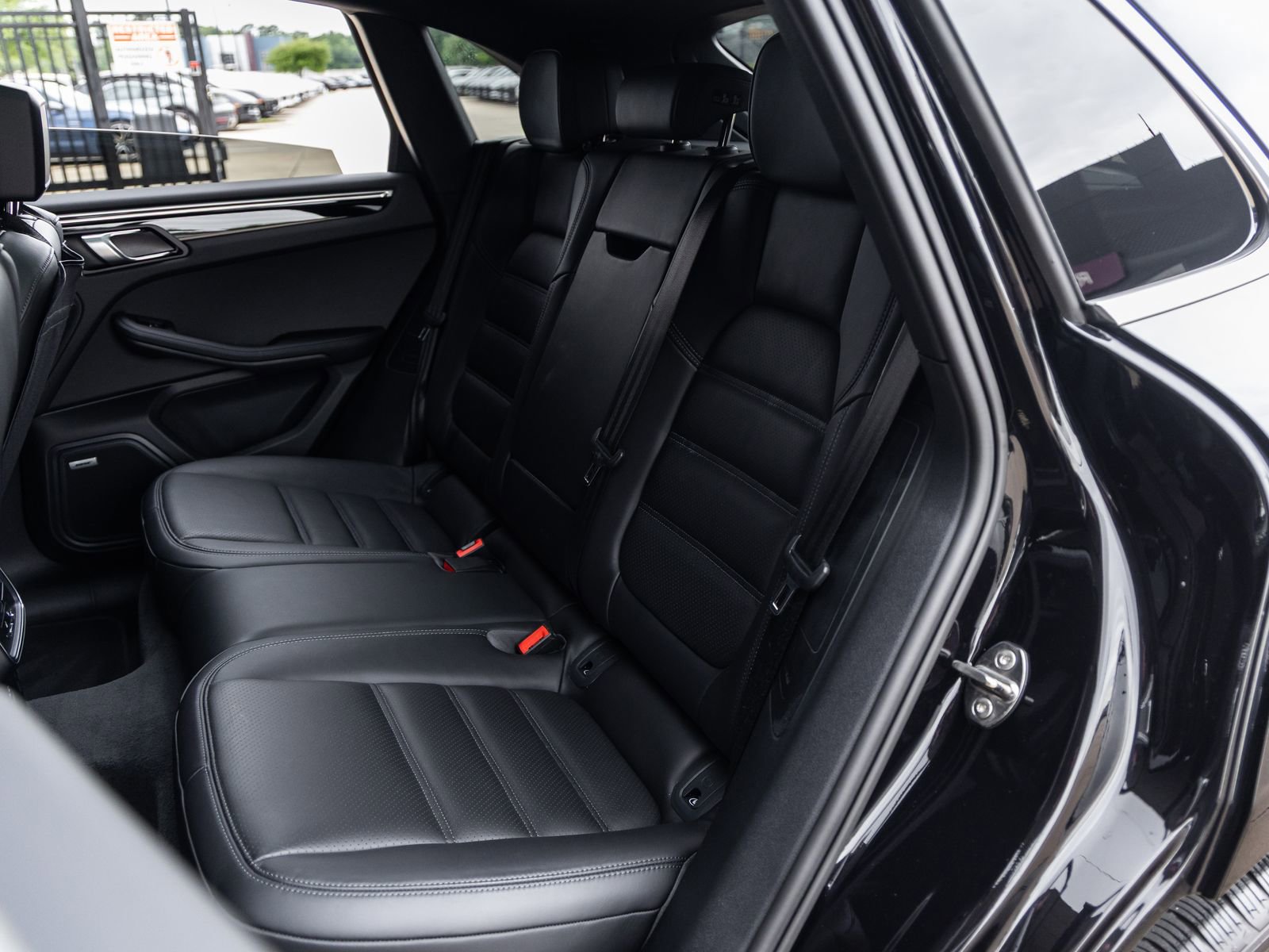 Certified 2022 Porsche Macan S image 37