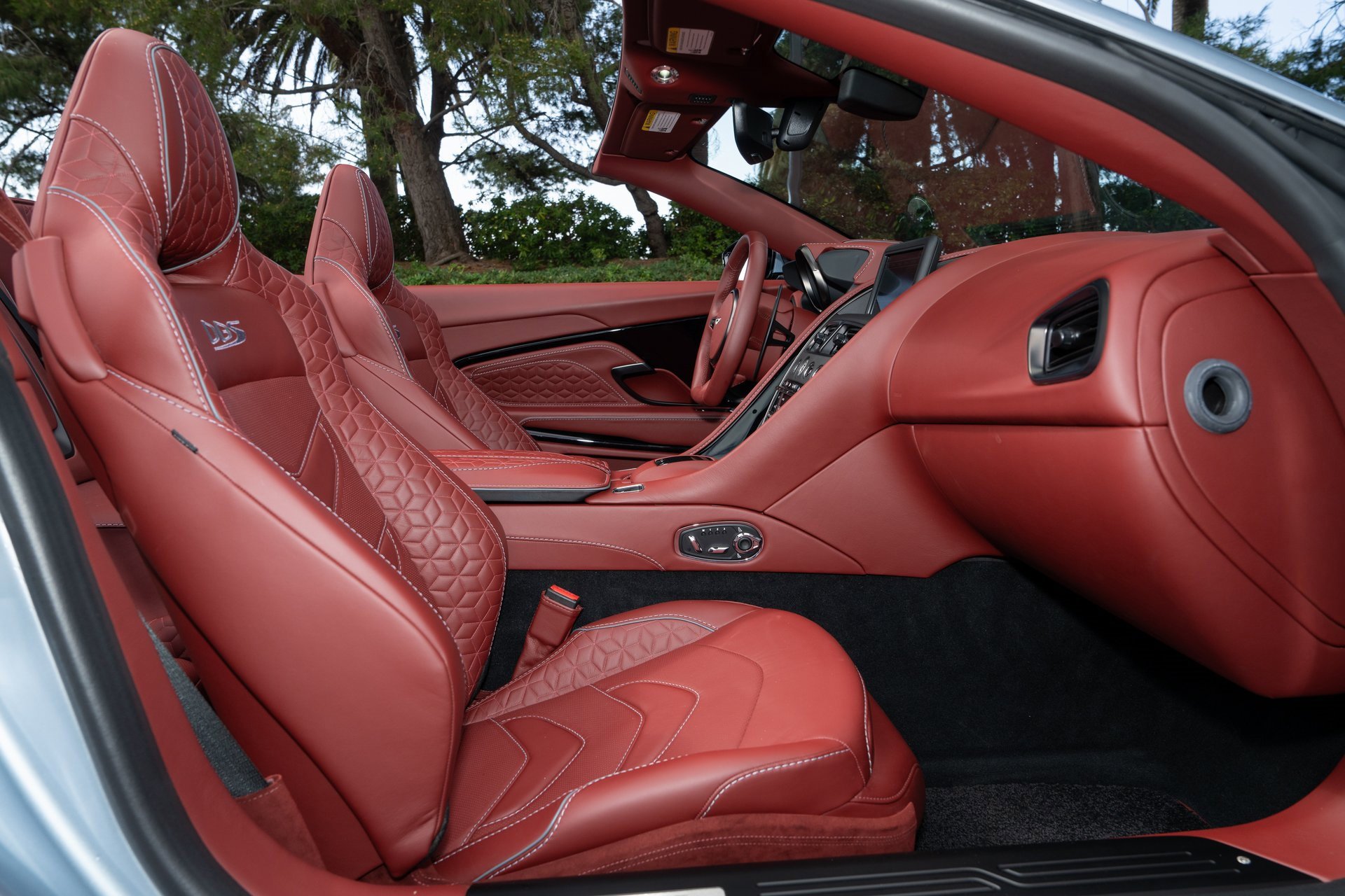 Used 2021 Aston Martin DBS Superleggera Volante image 18