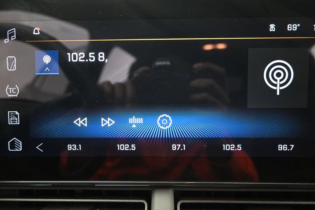 Used 2024 Chevrolet Trax ACTIV w/ Sunroof Package FWD image 24