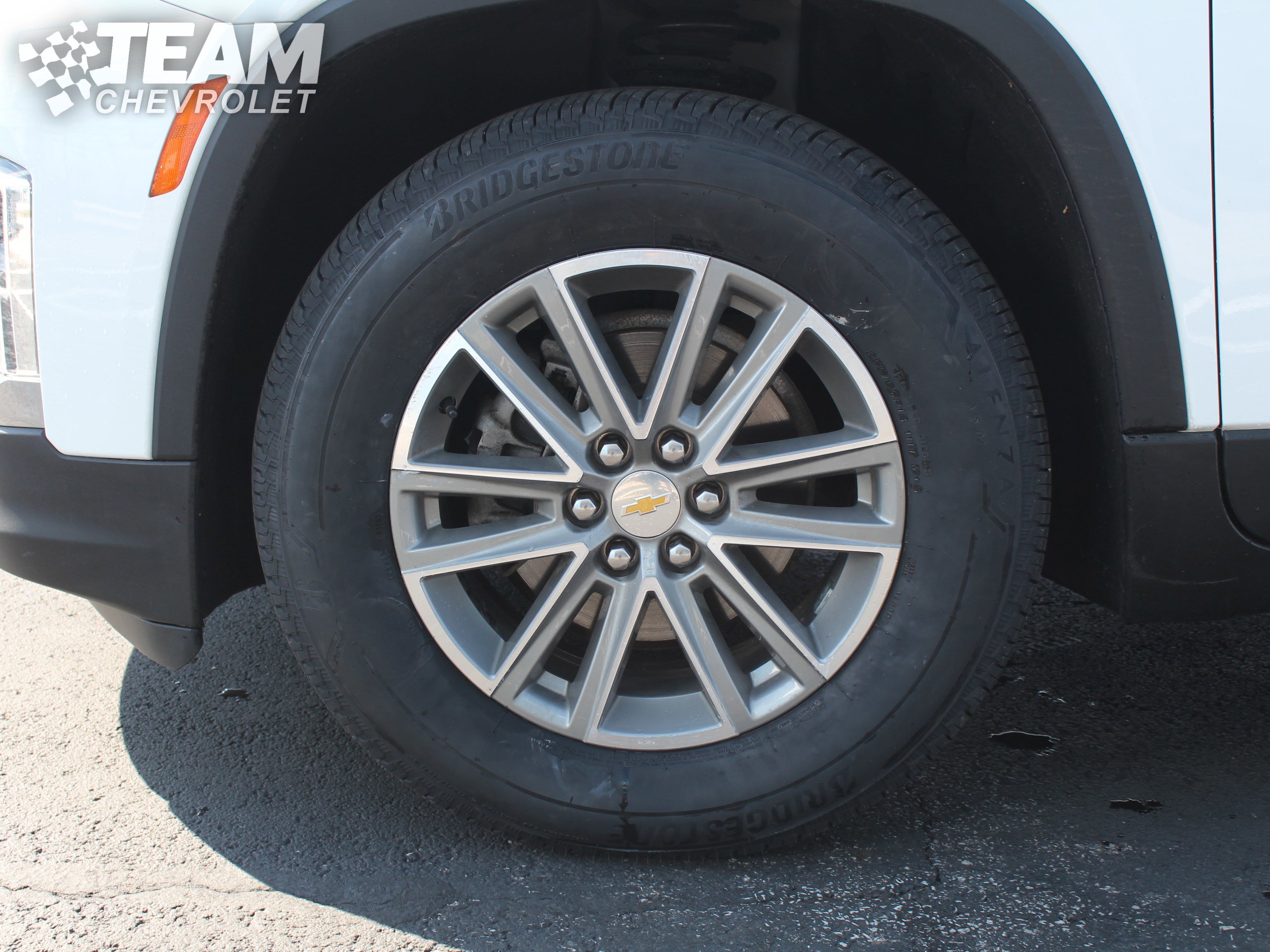 Used 2023 Chevrolet Traverse LT image 33