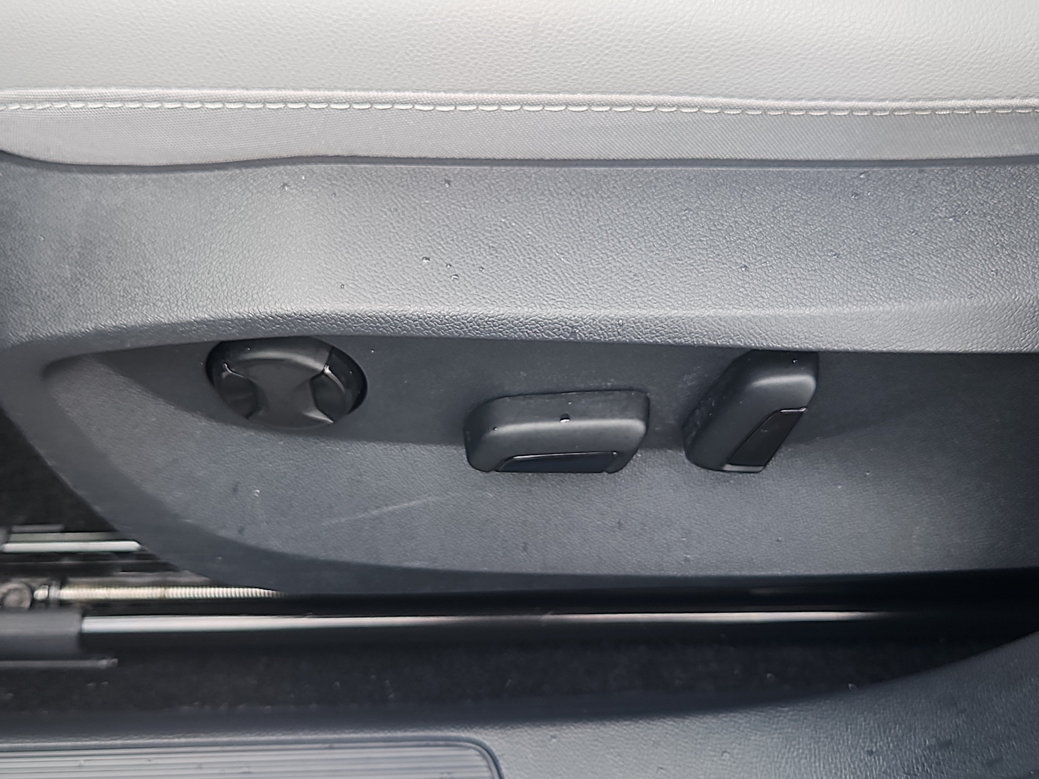 Certified 2024 Volkswagen Taos SE AWD/4WD image 15