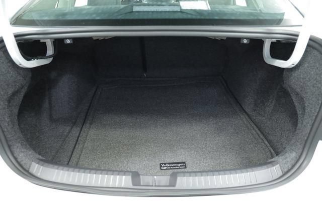 New 2025 Volkswagen Jetta SE FWD image 40