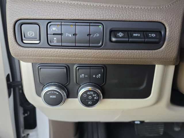 Used 2021 GMC Yukon XL Denali w/ LPO, Illumination Package RWD image 42