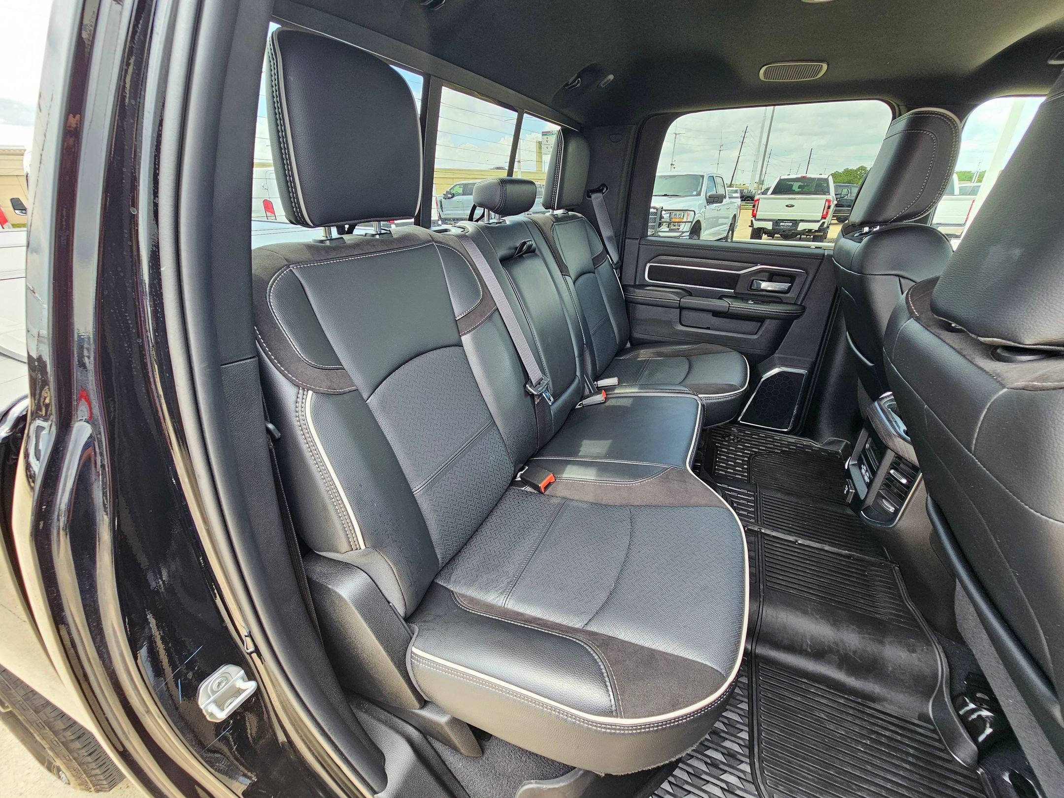 Used 2025 RAM 2500 Laramie AWD/4WD image 59