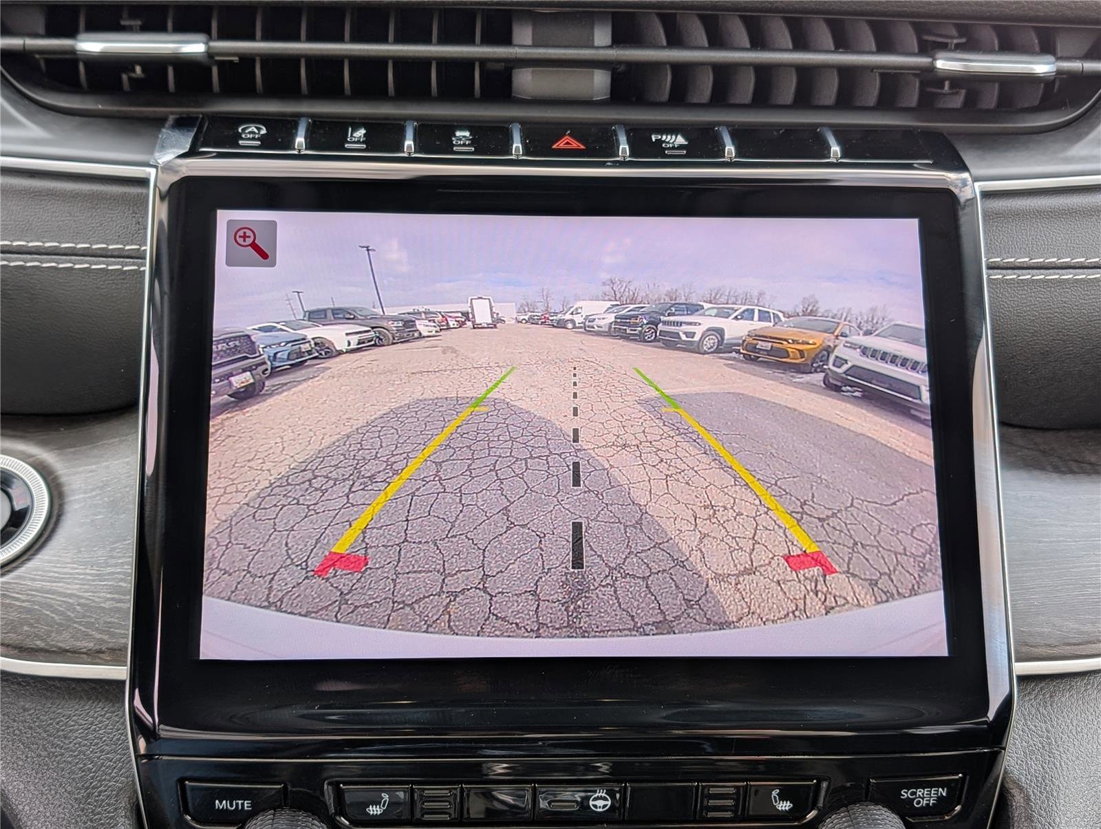 Used 2023 Jeep Grand Cherokee Limited w/ Black Appearance Package image 29