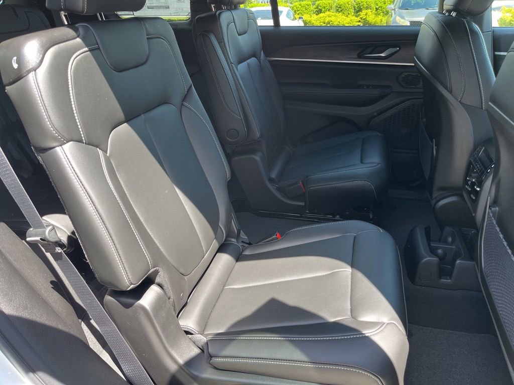 New 2026 Jeep Grand Cherokee L Limited AWD/4WD image 24