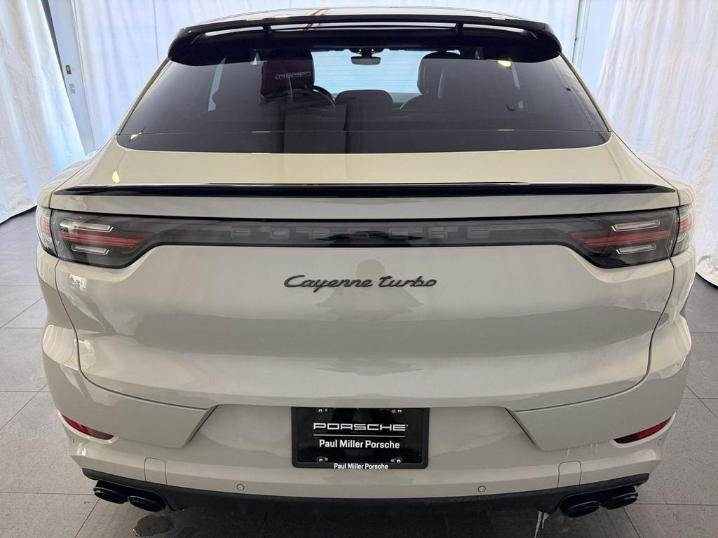 Certified 2022 Porsche Cayenne Turbo AWD/4WD image 8