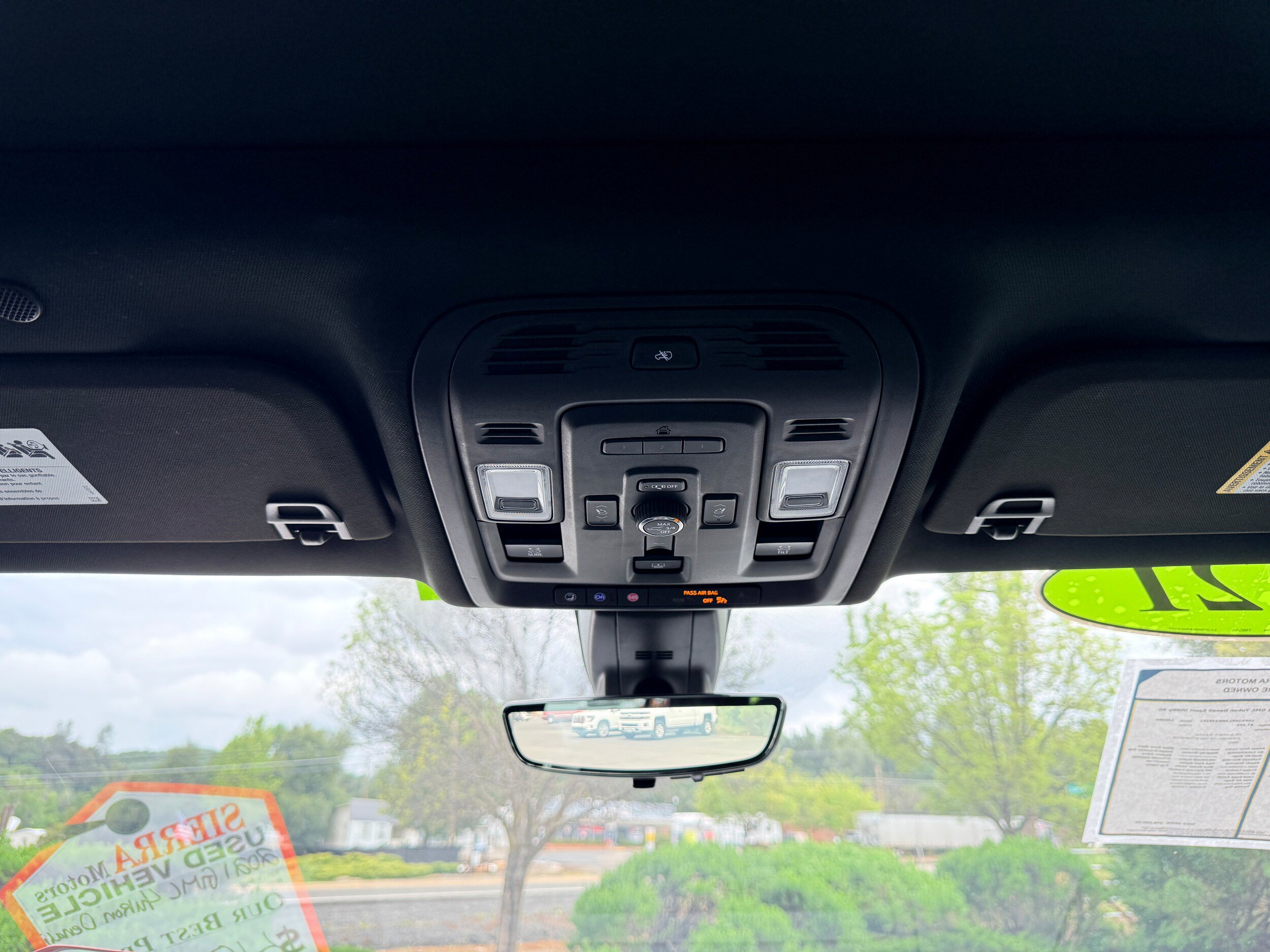 Used 2021 GMC Yukon Denali w/ Denali Premium Package image 22