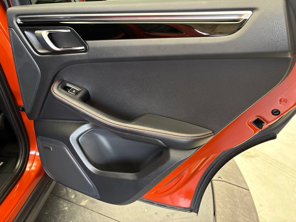Certified 2024 Porsche Macan AWD/4WD image 26