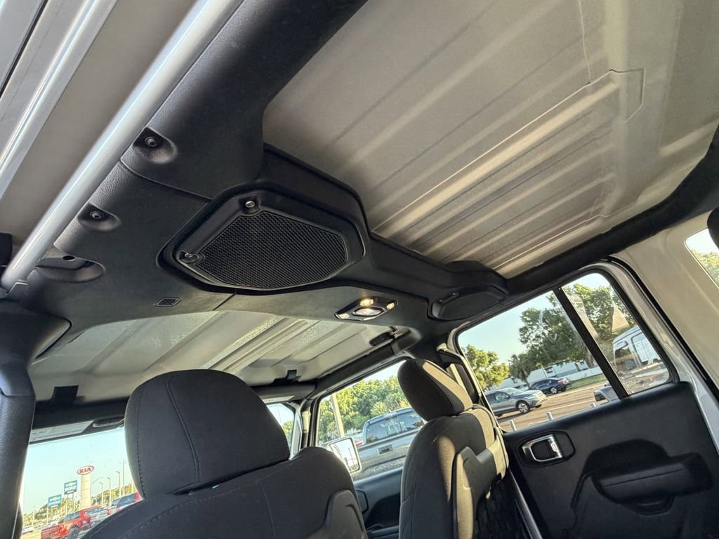 Used 2023 Jeep Wrangler Unlimited Rubicon 4xe AWD/4WD image 16