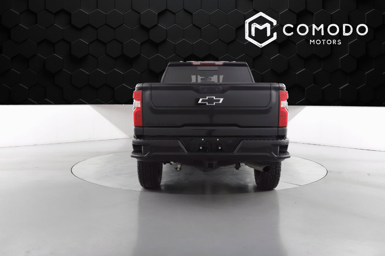 Used 2022 Chevrolet Silverado 2500 LT w/ Midnight Edition image 4
