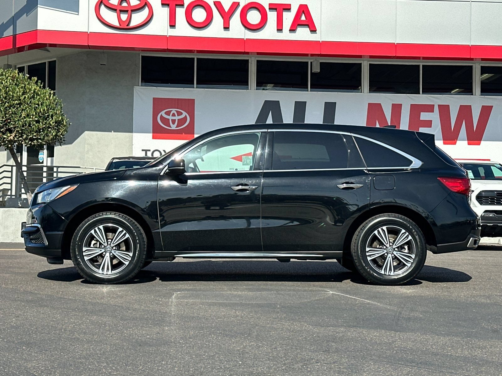 Used 2018 Acura MDX FWD image 2