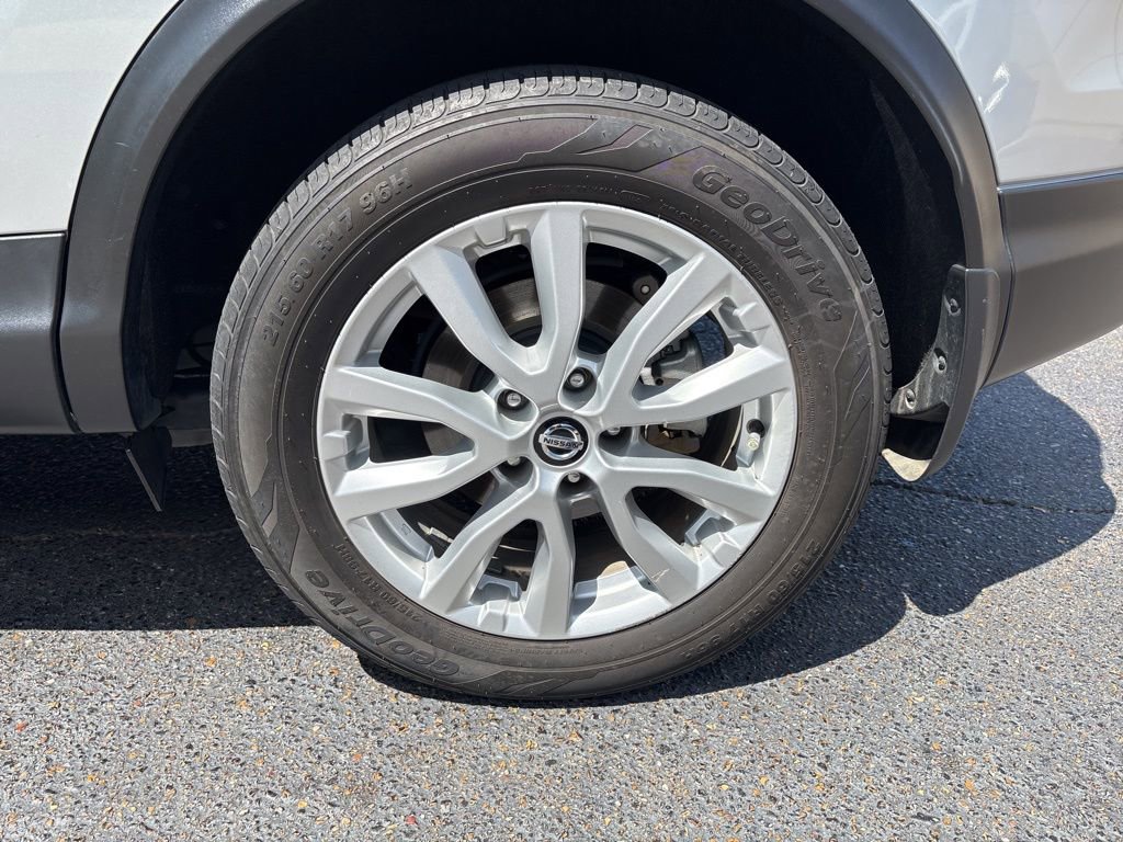 Used 2022 Nissan Rogue Sport SV w/ Technology Package FWD image 28