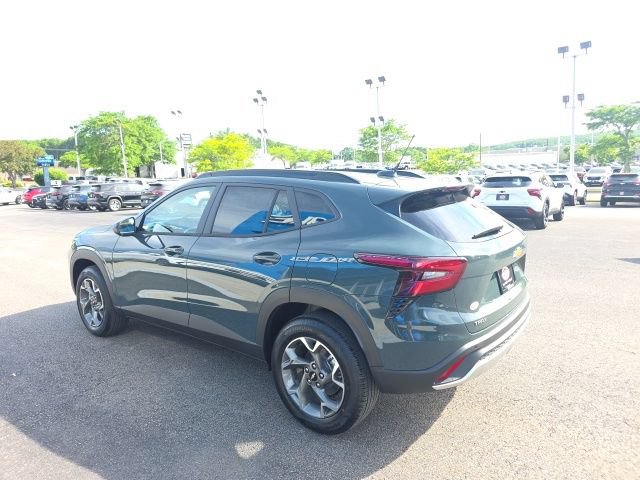 New 2026 Chevrolet Trax LT w/ Driver Confidence Package FWD image 4