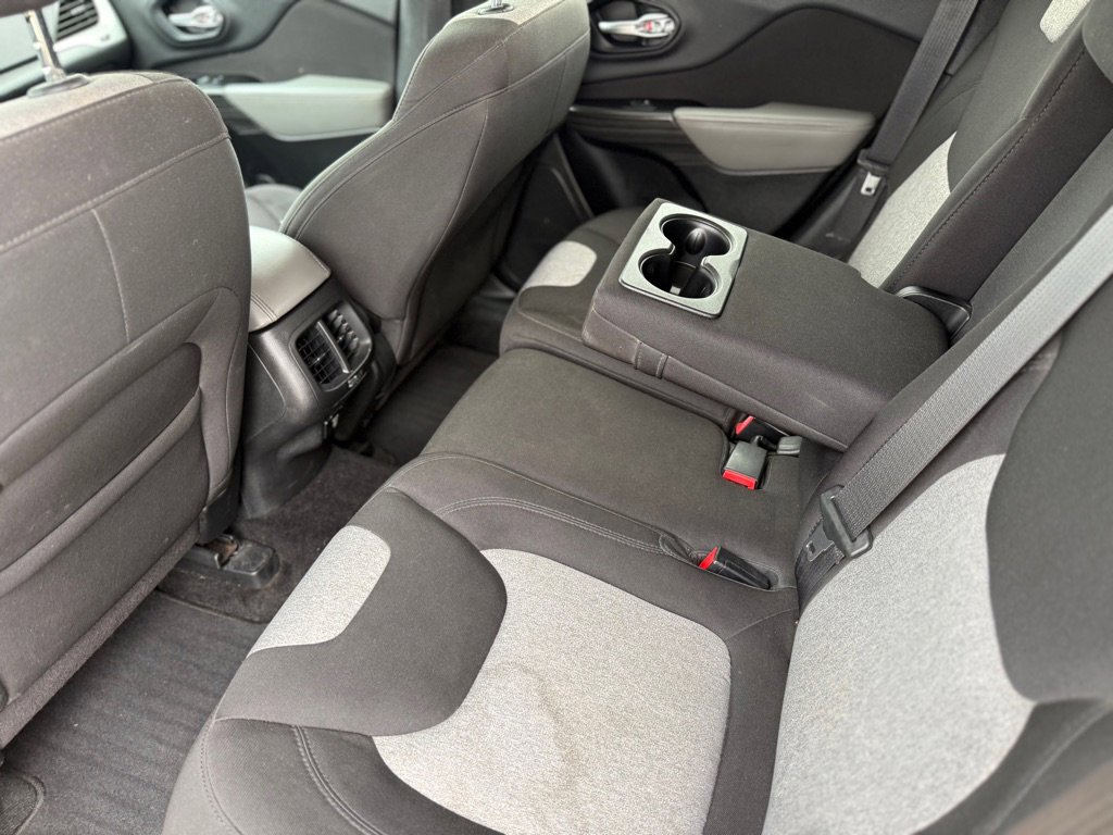 Used 2014 Jeep Cherokee Latitude w/ Comfort/Convenience Group FWD image 16
