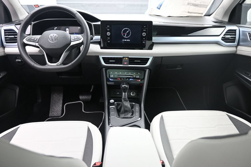 New 2026 Volkswagen Taos SE FWD image 9