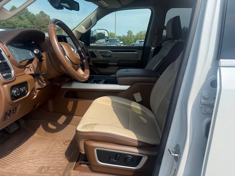 Used 2019 RAM 1500 Laramie AWD/4WD image 3