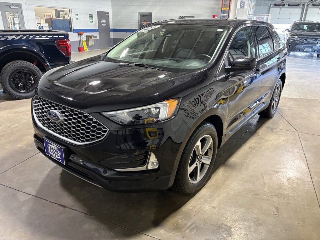 Used 2024 Ford Edge SEL w/ Convenience Package image 4