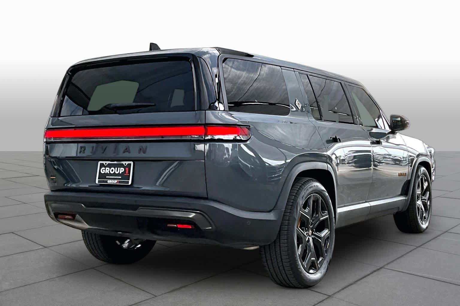 Used 2025 Rivian R1S Premium Dual AWD/4WD image 12