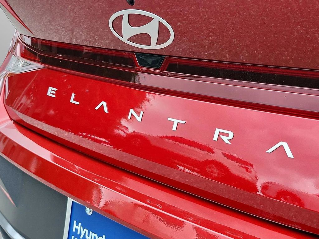 Certified 2024 Hyundai Elantra SE FWD image 35