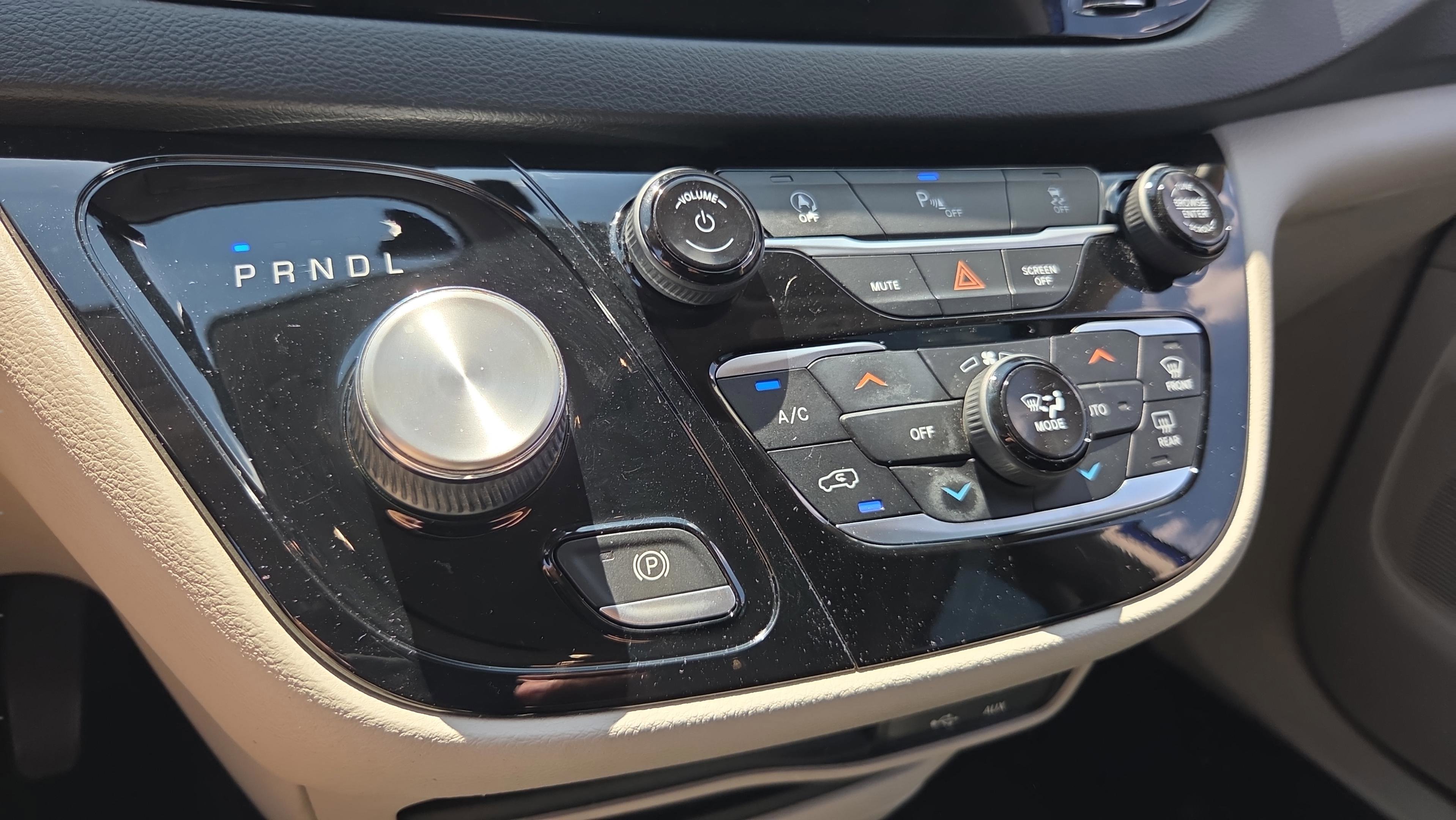 Used 2020 Chrysler Pacifica Touring image 21