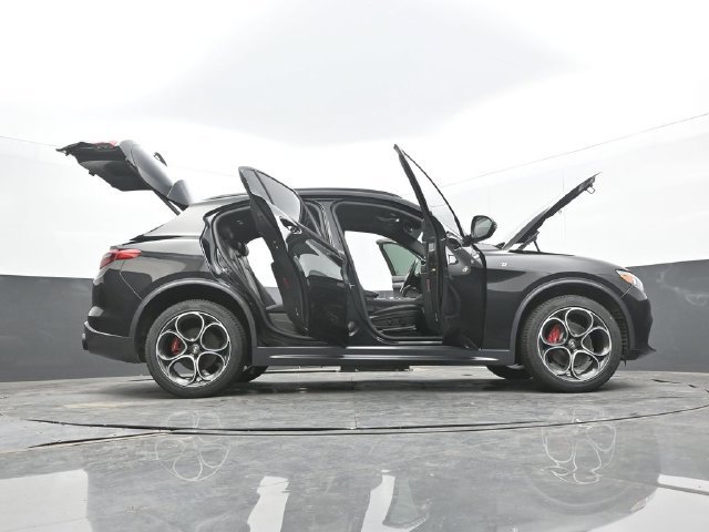 Used 2022 Alfa Romeo Stelvio Ti w/ Active Assist Plus Package AWD/4WD image 67