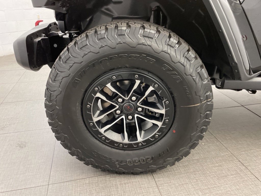 New 2026 Jeep Wrangler Unlimited Rubicon w/ Xtreme 35 Tire Package AWD/4WD image 8