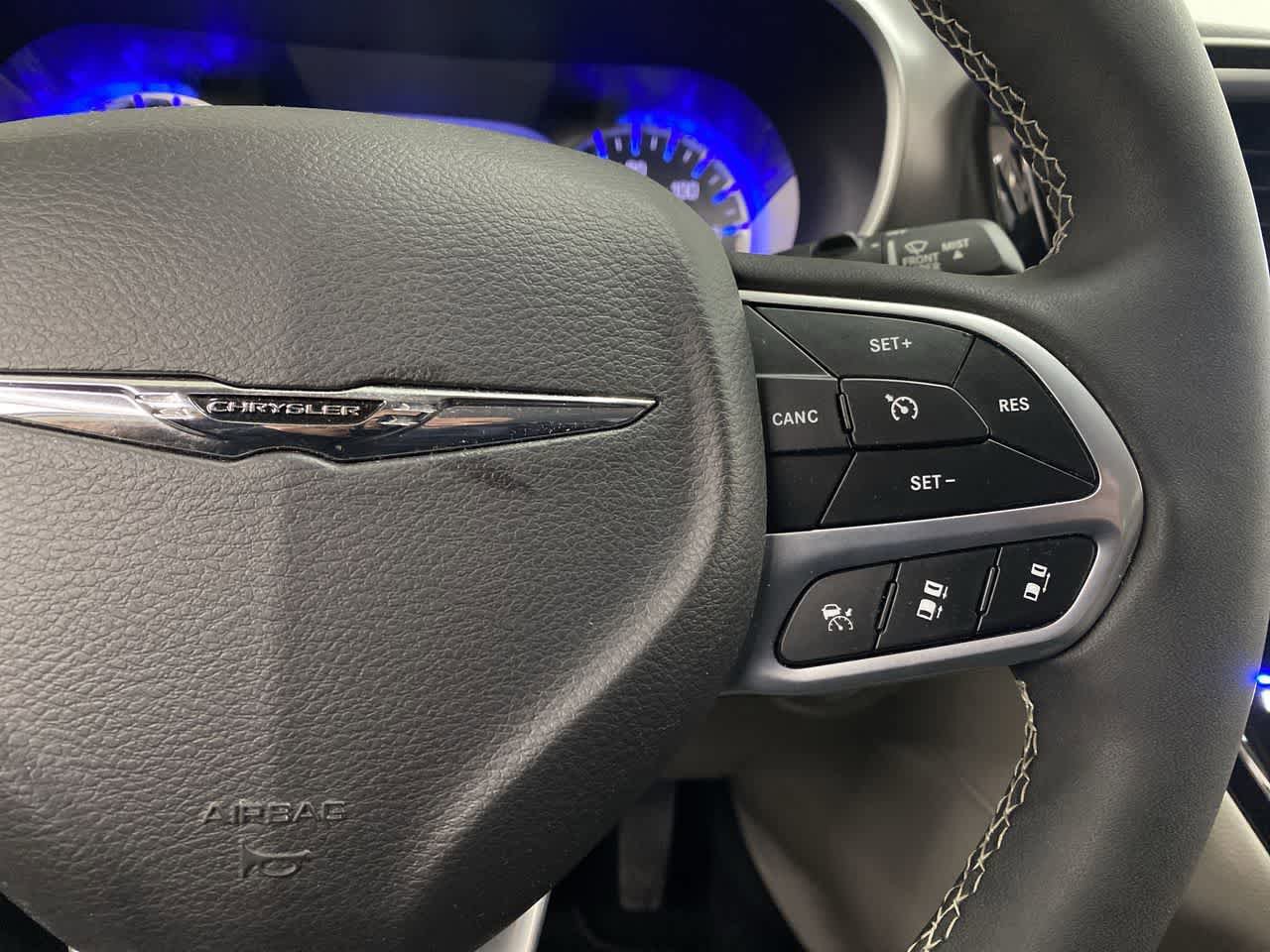 Used 2024 Chrysler Pacifica Touring-L FWD image 21