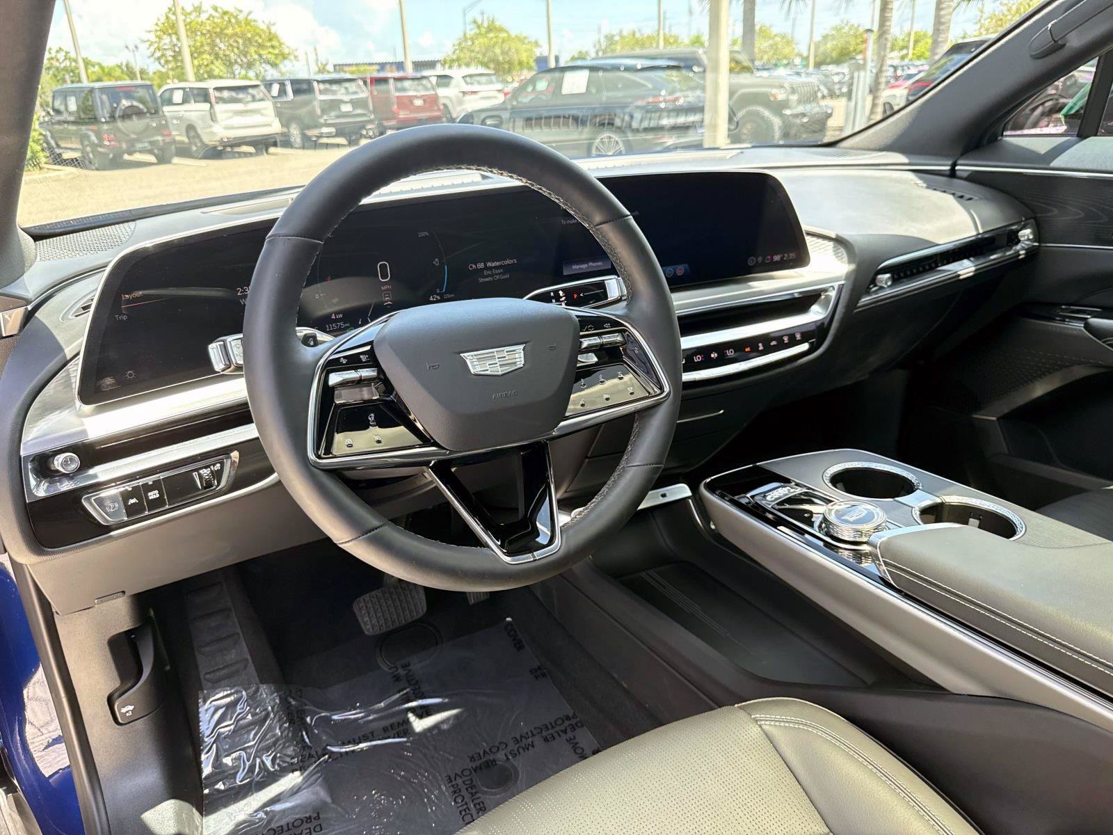 Used 2024 Cadillac Lyriq Luxury RWD image 16