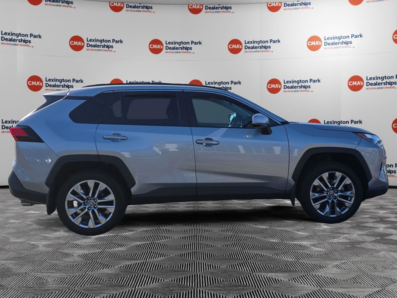 Used 2023 Toyota RAV4 XLE Premium image 8