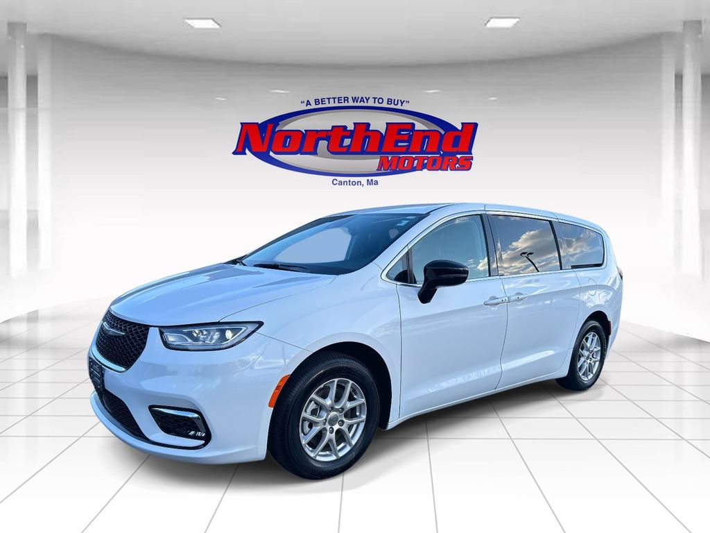 Used 2024 Chrysler Pacifica Touring-L image 7