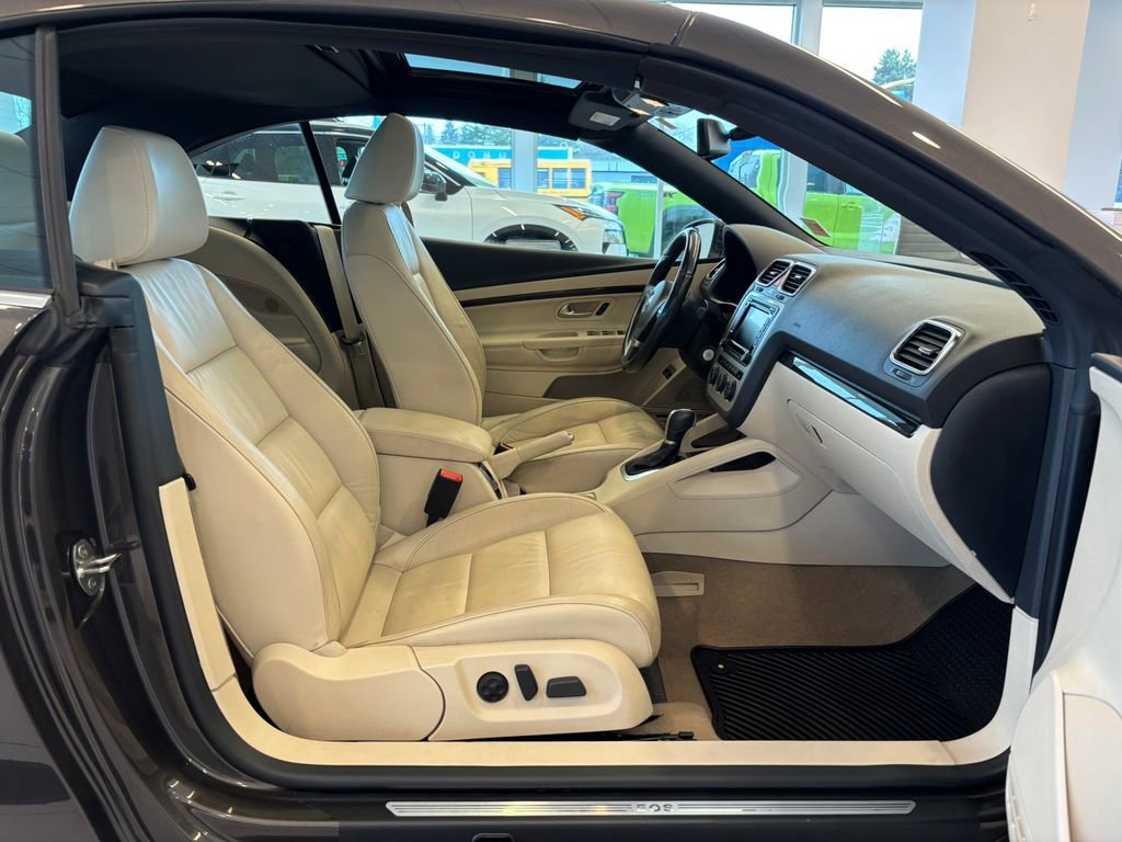 Used 2015 Volkswagen Eos Executive image 33